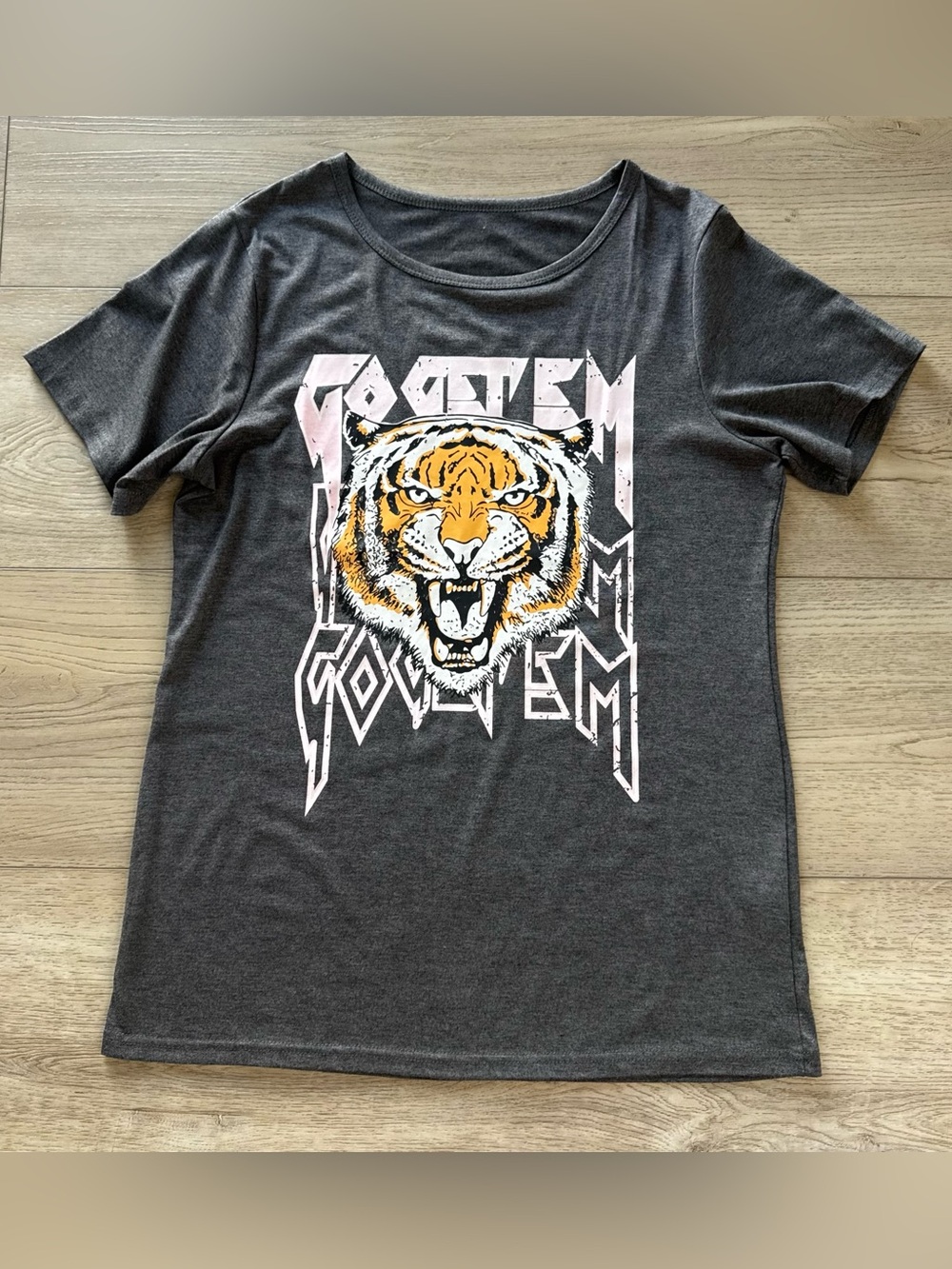 Women’s Tiger Graphic Tee